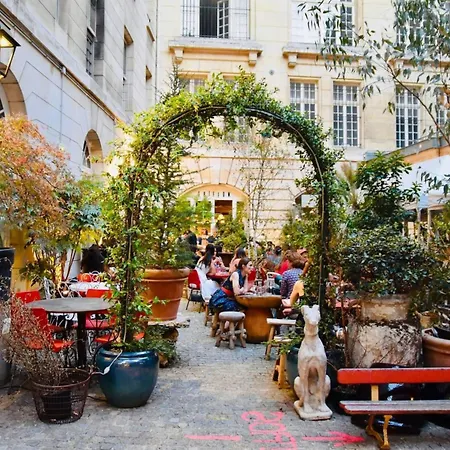Nest In Le Marais Paris